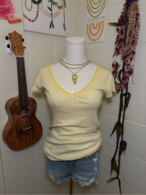 Soft Yellow V-Neck Ribbed Tee with Lace Trim